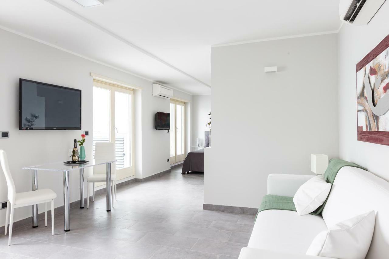 Penthouse 40 In Trastevere With Seasonally Jacuzzi Rome Exterior photo