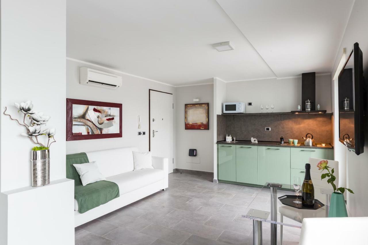 Penthouse 40 In Trastevere With Seasonally Jacuzzi Rome Exterior photo